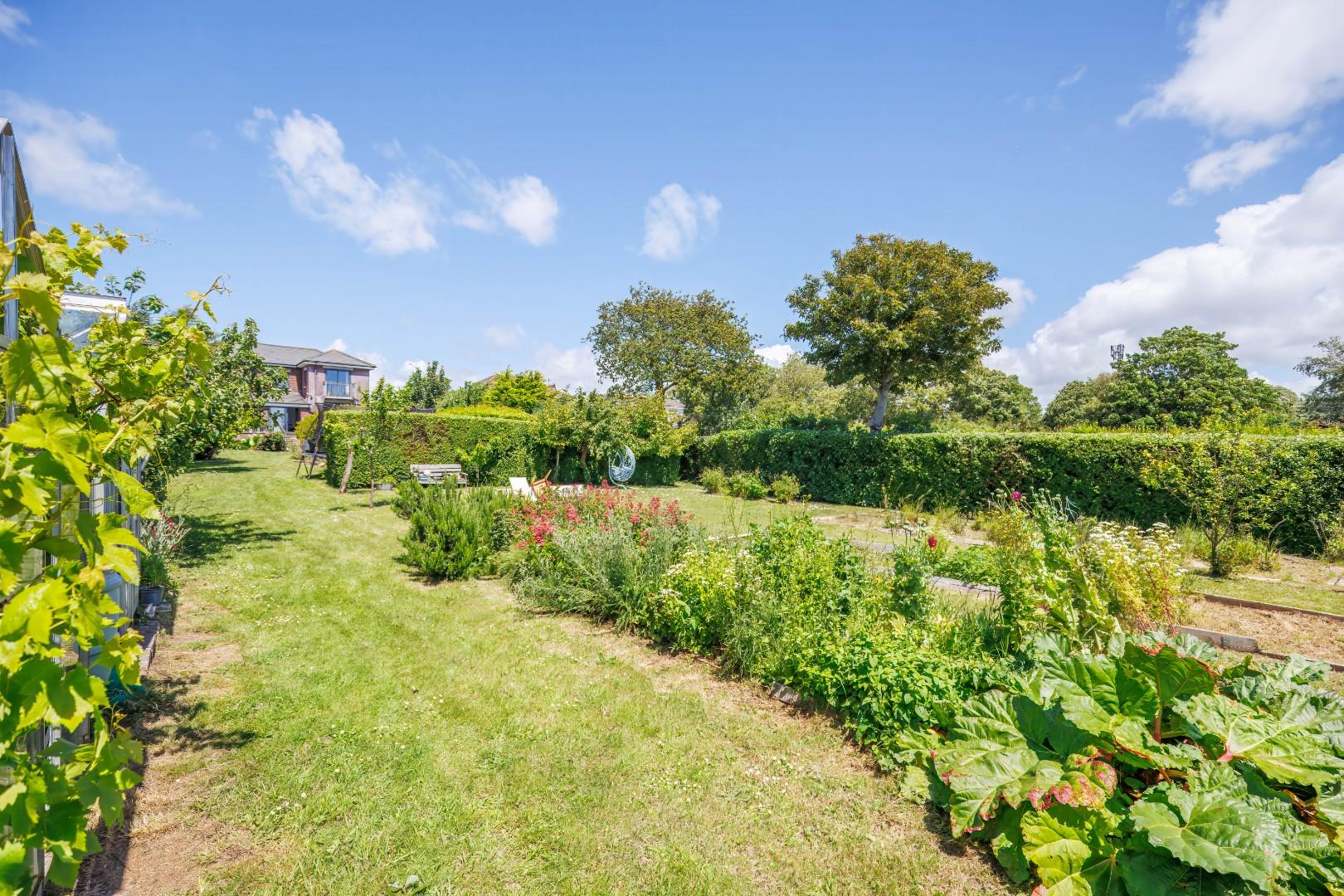111 Fontygary Road, Rhoose, Barry, Vale Of Glamorgan, CF62 3DU